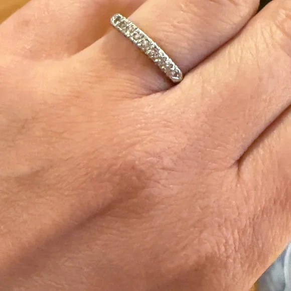 Vintage 14k white gold and diamond wedding band/ring - Picture 5 of 6